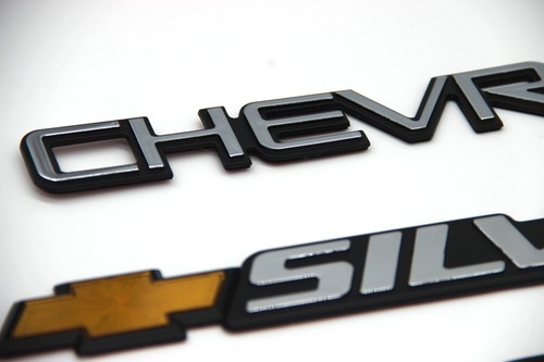 Chevy Silverado 2005 emblemas y calcomanías del portón trasero - Imagen 4 de 8