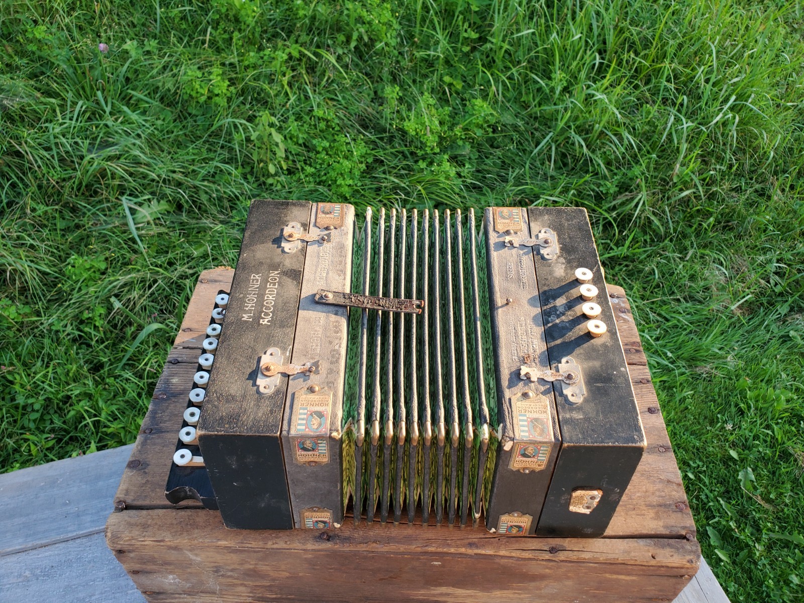 Antique 1910-20s M. HOHNER Accordeon Vintage Wood Button Box Steel Reeds GERMANY