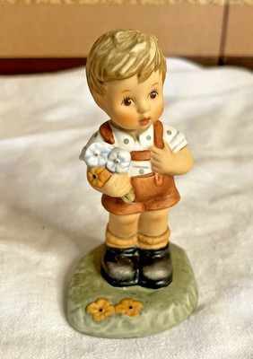 Vtg Goebel Figurine ''Flowers for You'' BH 157