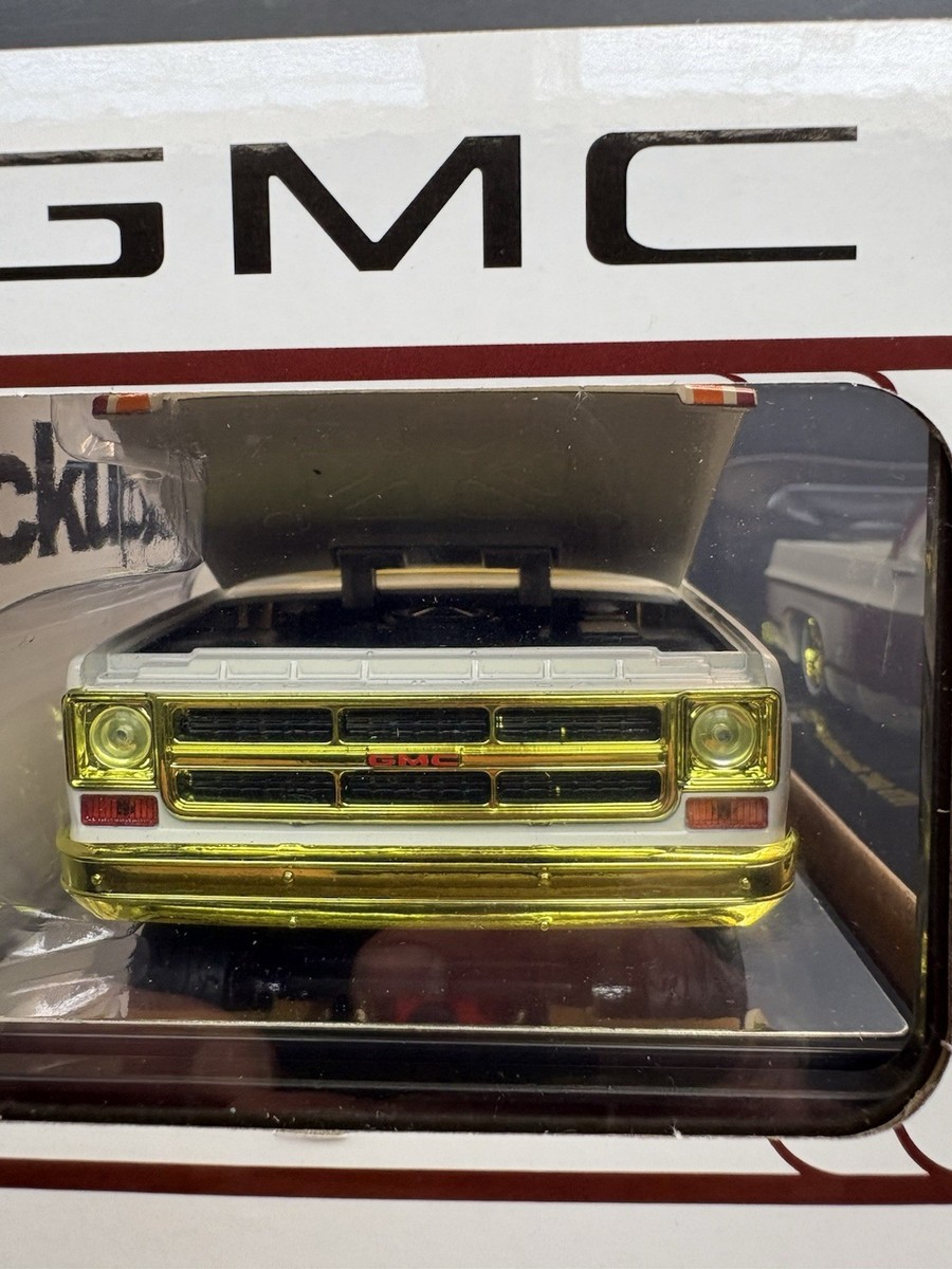 M2 Machines CHASE 1976 GMC Sierra Grande 15 1/24 Gold Chase 1 Of
