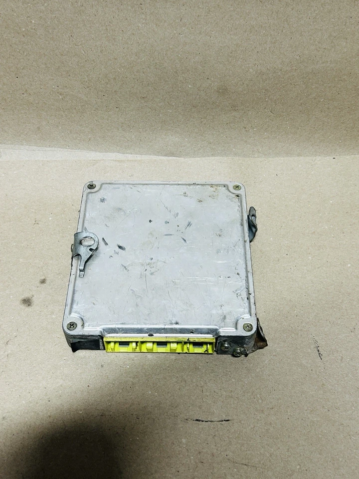 1986-1987 Toyota 4Runner | Pickup Engine ECU ECM 22RE 4x4 89661-35070 MANUAL - Image 3 of 4