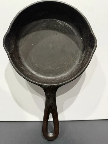 Vintage Wagner Ware Sidney-O #8 Cast Iron Skillet | 10” | USA Made