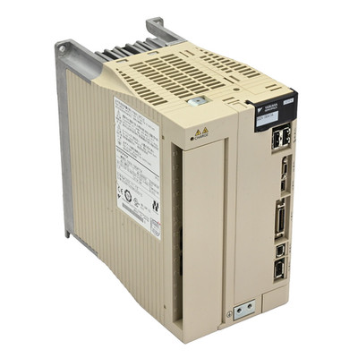 Yaskawa SGDV-180A11A ServoPack AC Drive 200-230V 3PH 9.7A, 2kW