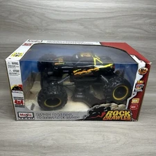 MAISTO TECH 81152 ROCK CRAWLER RADIO CONTROL TRUCK WITH REMOTE.