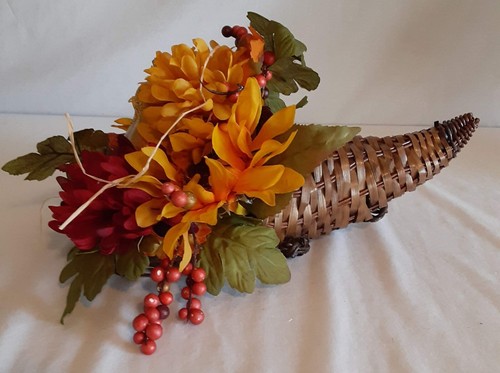 Handgefertigtes Blumengesteck Herbst Korb Füllhorn Tisch Herzstück