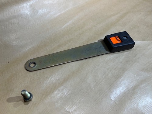 VW T2 - Gurtschloss an Flacheisen, für VW T2 Fahrersitz und VW T2 mit Durchgang