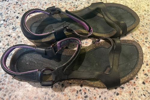 TEVA SCHWARZE LEDER SANDALEN GRÖSSE 8 / 39 KEILABSATZ CABRILLO UNIVERSAL - Bild 2 von 8