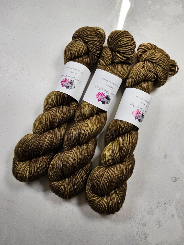 Hilo De Lana Merino / Nylon Teñido A Mano, Peso DK, 100g, SWAMP - Imagen 3 de 4