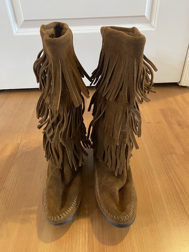 Bota Minnetonka 3 Capas Talla 8 Flecos Gamuza Marrón Media Pantorrilla Boho Pradera Occidental - Imagen 4 de 10