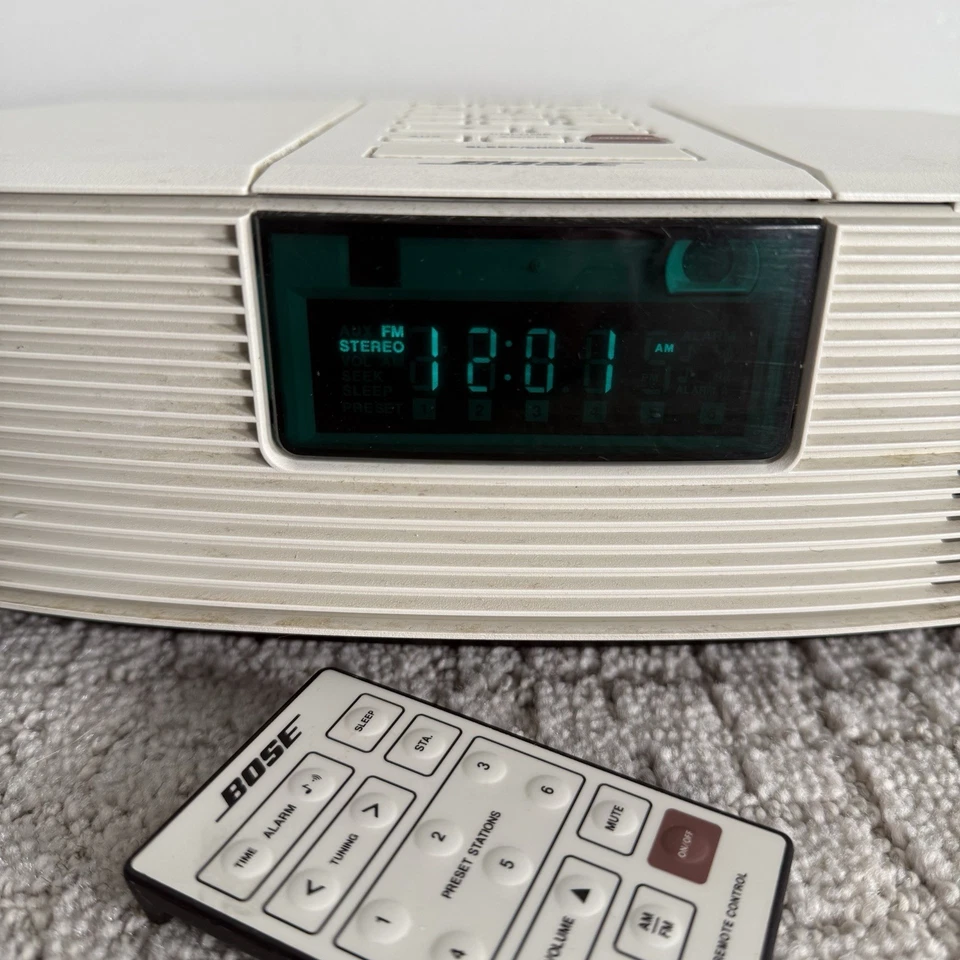 Bose Wave Radio Model AWR1-1W Alarm Clock AM/FM Radio (White) w/ Remote - TESTED - Image 3 of 4