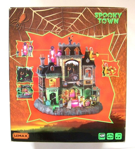 Lemax Spooky Town Sights & Sounds: Mystery Meat Canning Co – Gruseliger Sound & Licht-Spaß Für Dekofans