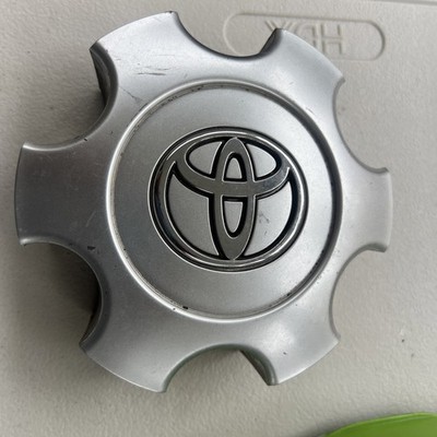 03- 07 Sequoia Tundra OEM Center Cap hyper Silver 42603-420NM-01 69440