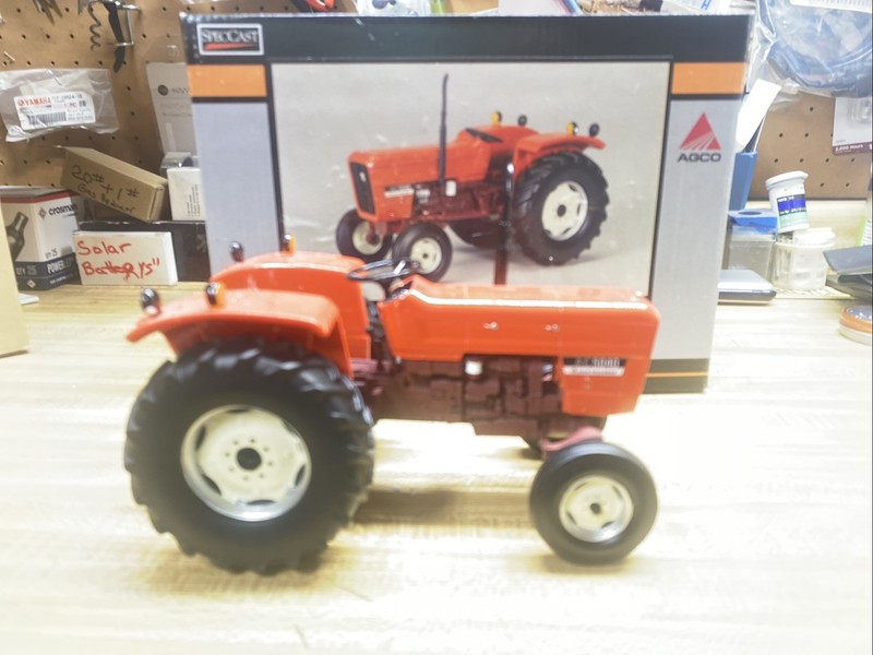 Allis Chalmers 5040 1/16 Resin Farm Tractor Replica Collectible By SpecCast