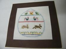 Kreuzstich Stickbild Osten Osterei Hasen Hühner Handarbeit fertig 18x18