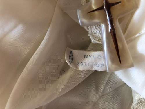 Van Raalte 'Sherrio' Edwardian Sheer pleated lace Nylon Night gown yellow S 32 - Picture 7 of 7