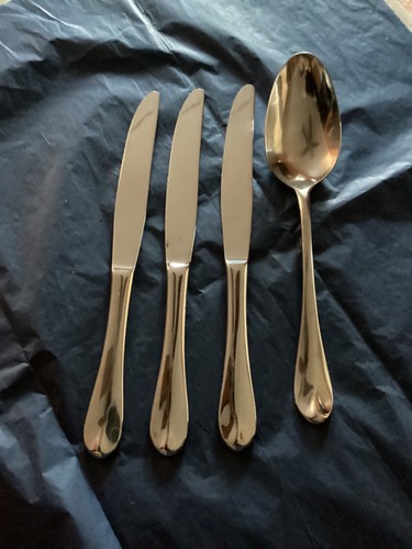 Mikasa 18/0 (4)Stainless Steel CHLOE Pattern. 3-Dinner Knives & 1-Serving Spoon - Picture 2 of 17