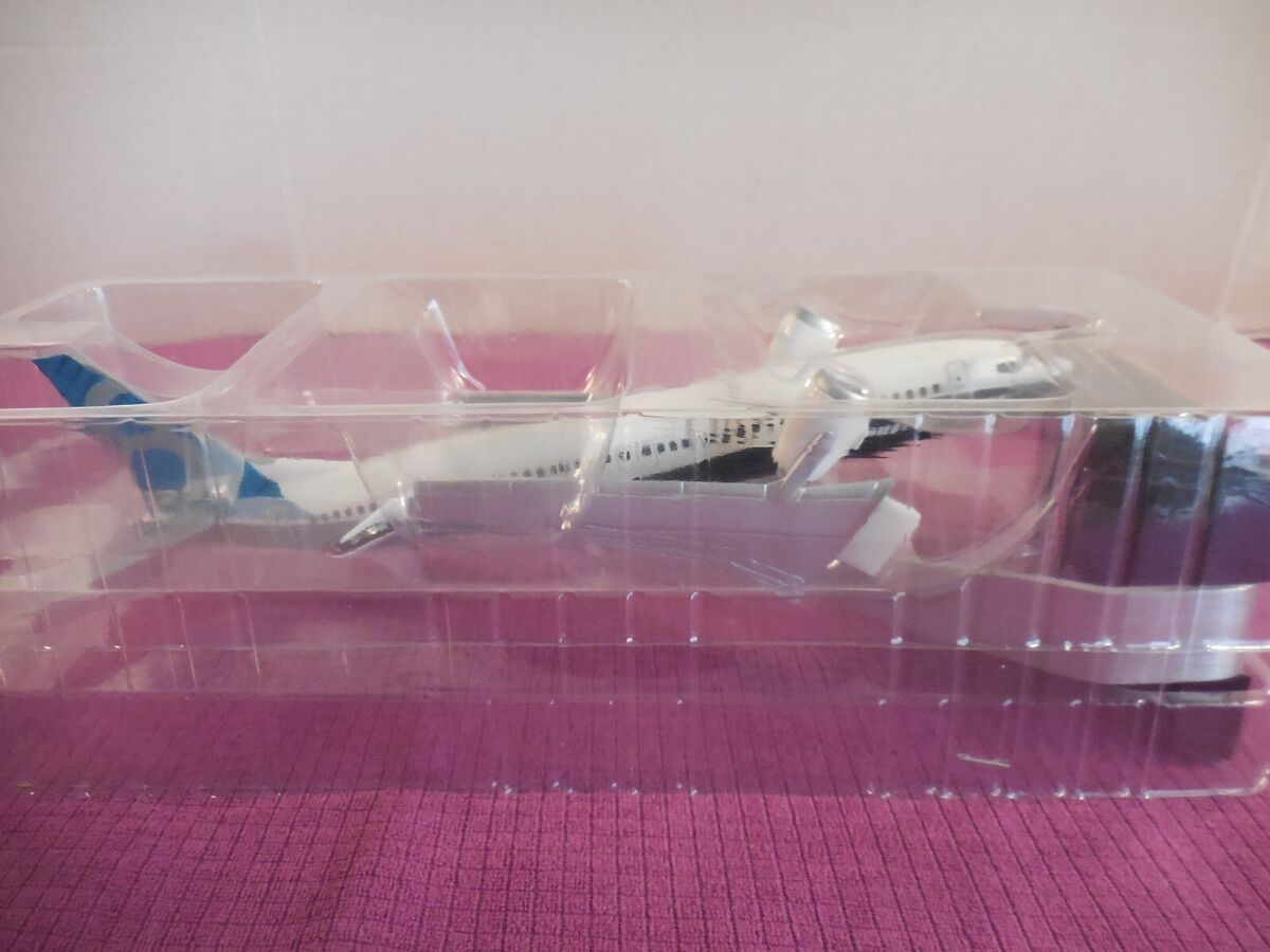 PacMin Boeing 737 Max 8 Desk Display Airplane Scale 1:144 w PacMin Boeing 737 Max 8 Desk Display Airplane Scale 1:144 w