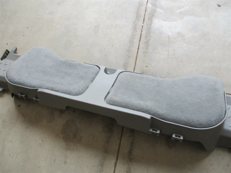 Серый входной подножка сиденья среднего ряда отделка панель хранения 2006 Jeep Commander - Изображение 3 из 4