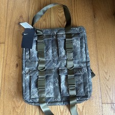 NIKE PRINTED POCKETS 17L TOTE BAG OLIVE CAMO GREEN (BA6378 395)