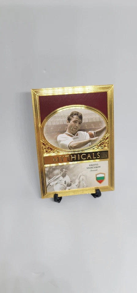 Marco dorado Futera Mythicals Hristo Stoichkov 7/9 Foto 2 de 4