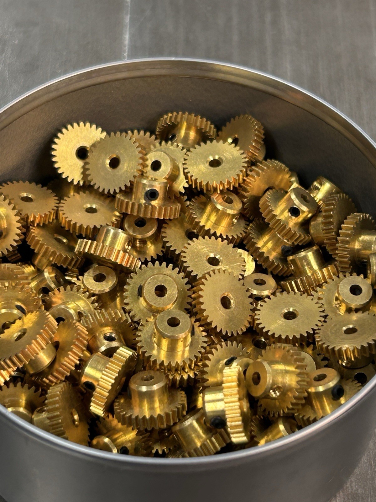 QTY 1 TRADESHIP 64 PITCH BRASS PINION GEAR 29 TEETH TOOTH SLOT CAR .091” BORE