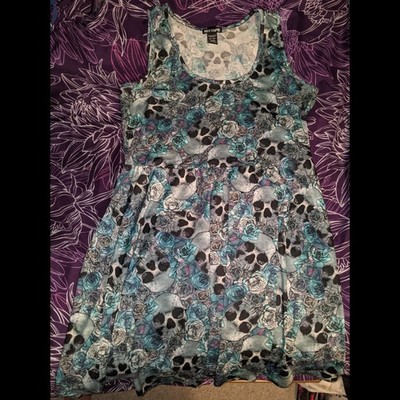Hot Topic Skulls Roses Dress 2013 Skater Goth Emo Size XL Perfect Condition
