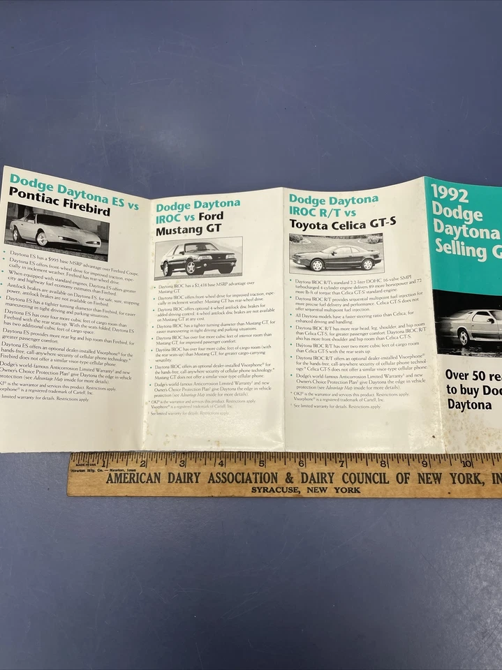 Póster desplegable Dodge Daytona 1992 de colección guía de ventas Foto 3 de 4