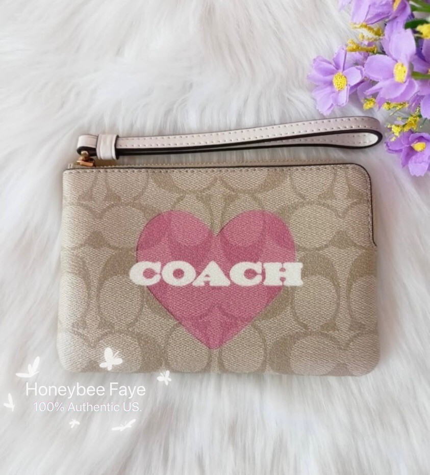NWT COACH Corner Zip Wristlet wallet With Heart/ Floral