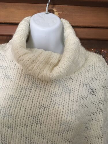 Chico’s Cowl Neck Cream Poncho Size M - Imagen 2 de 5