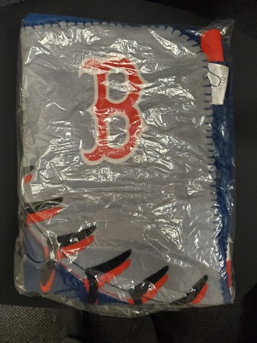 Boston Red Sox Fleece Blanket - Insiders Club MLB Licensed - Picture 4 of 4