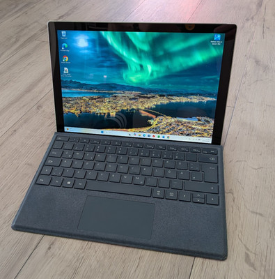 Microsoft Surface Pro 6 - Core i7 8650U - 8GB RAM - 256GB SSD - Signature Cover
