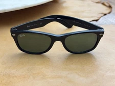 Ray Ban RB2132 New Wayfarer 52-18 Gloss Black Frame With Gray Lenses