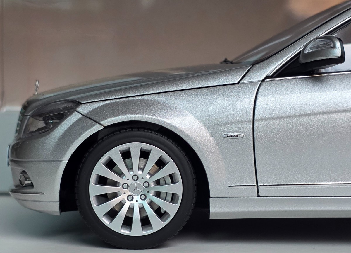 Mercedes-Benz C-CLASS (W204) 2007-2014 Iridium Silver 1:18 AUTOart