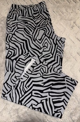 Susan Graver grey/black printed liquid knit ankle pants with slits Size 2X