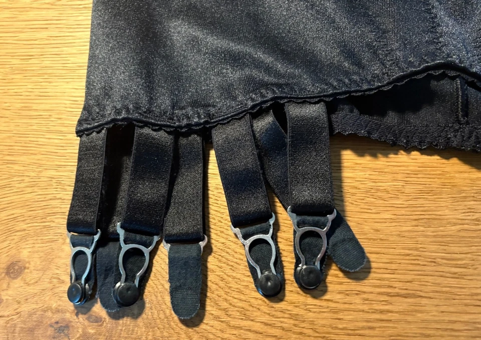 NYLONZ Hoher & WEICHER Strapsgürtel 14 Strumpfhalter METALLIC Glanz S 60-70cm - Bild 4 von 4