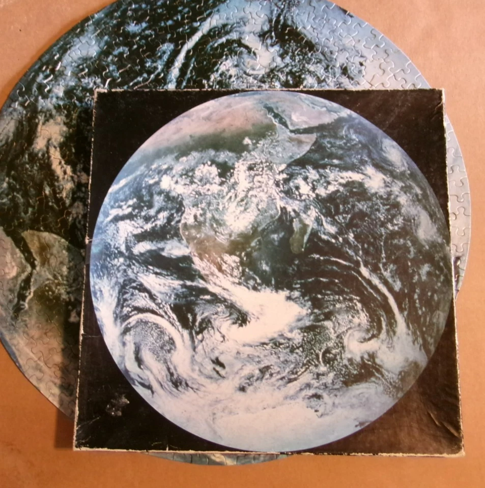 1979 vintage Springbok circular puzzle The Planet Earth - complete - Image 2 of 4
