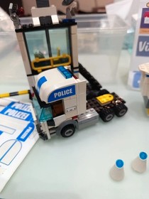 LEGO 7743 city police command truck with instructions.