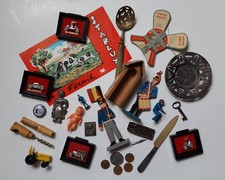 Petit lot brocante objets divers jouets, monnaies, dubonnet..