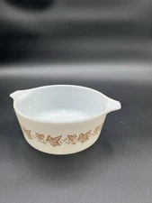 Pyrex 472 Leaf Pattern Casserole Serving Dish Bowl