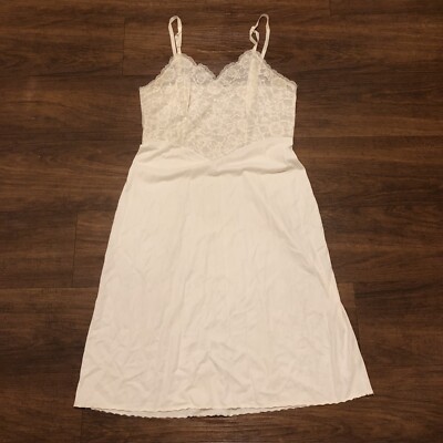 VTG 70s Vanity Fair White Lace Slip Dress Negligee Size 36 Large