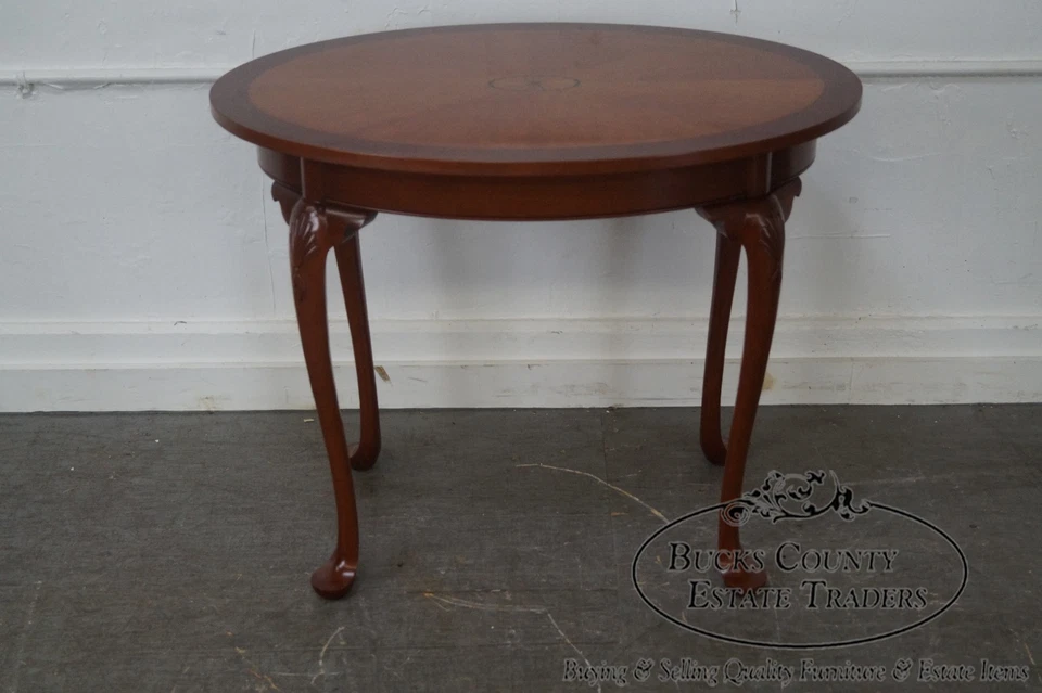 Mesa auxiliar ovalada con incrustaciones de caoba hecha a mano por Alvin Rothenberger Foto 2 de 4