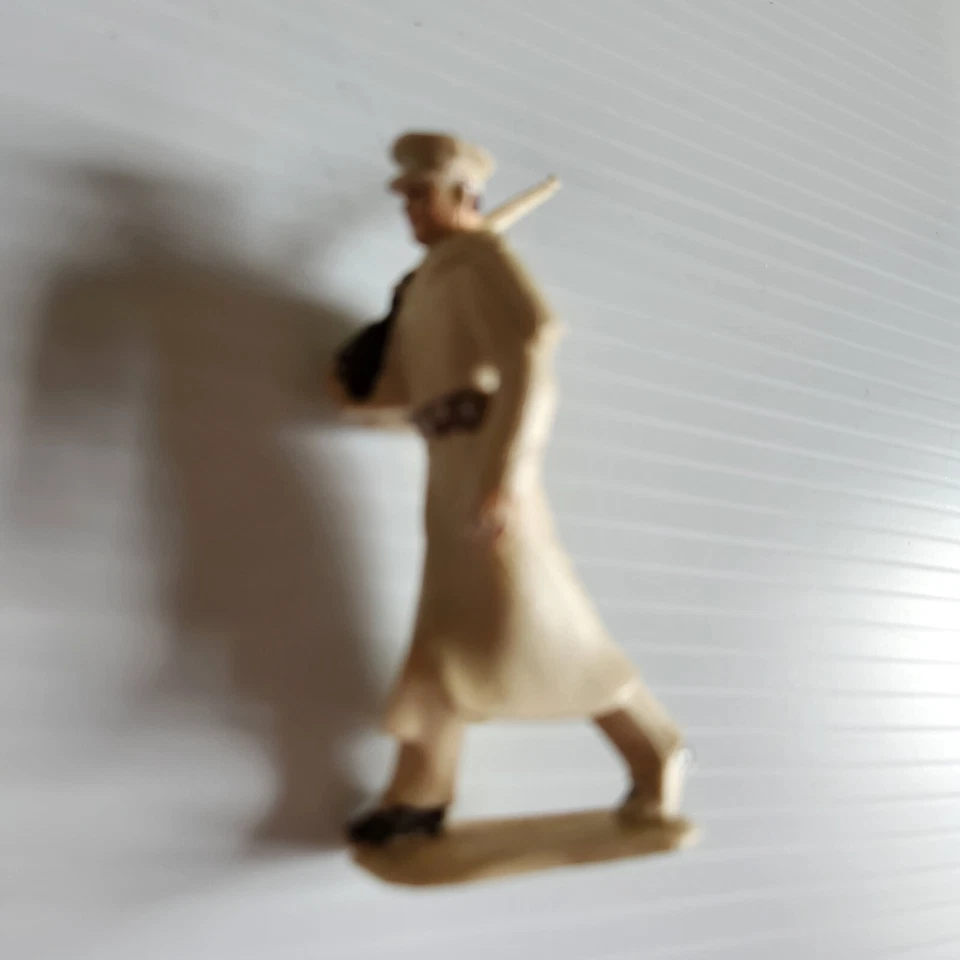 Lote de 6 soldados de juguete de Inglaterra de plástico y 1 plomo Marx Foto 3 de 4