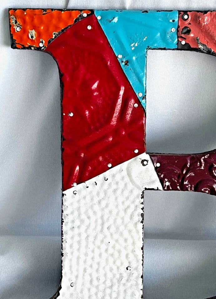 Винтажная антикварная потолочная плитка оловянная буква инициал B многоцветный фермерский домик 12X12 дюймов🍒 - Изображение 2 из 4