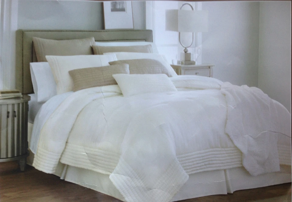 Royal Velvet Silk Hand-Quilted Luxurious Highland Park 3-pc Comforter Set $340 - Image 2 of 4