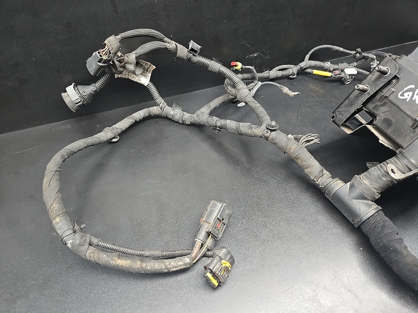 2014 - 2017 MASERATI GHIBLI M157 3.0L FRONT RIGHT ENGINE BAY FUSE BOX 670008649