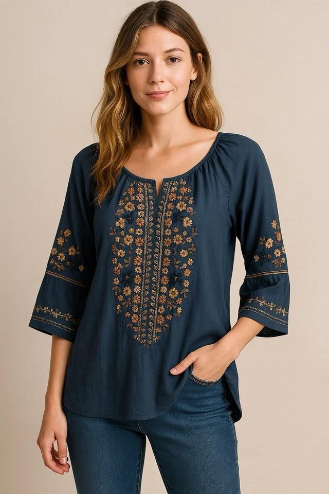 Túnica J. Jill Top M azul pequeno bordado floral gola redonda camponesa boho hippie - Imagem 2 de 4