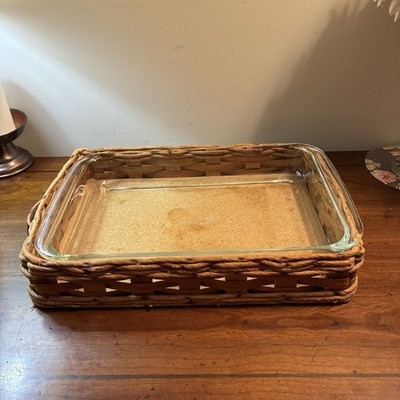 Vintage PYREX 3 Qt. 233 Wicker Basket Holder Carrier & Casserole Baking Dish
