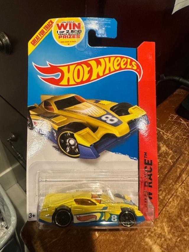 2014 Hot Wheels HW Race Formul8r #153 Yellow