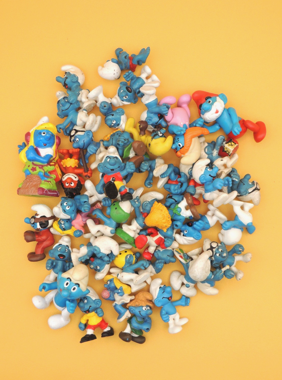 Lot SCHTROUMPFS - 43 Figurines PVC et divers - A Saisir