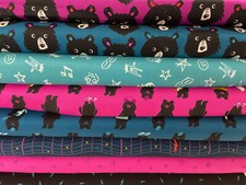 Sarah Watts per Ruby Star Teddy & The Bears tessuto di cotone da 1/4 M* Rock N Roll